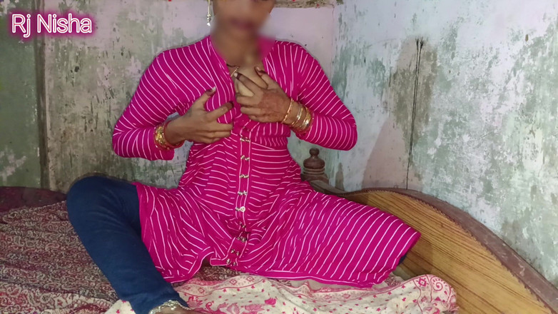 RJ NISHA: देसी गृहिणी rj nisha बैगन द्वारा हस्तमैथुन करती है