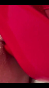Anální masturbace s vysokými podpatky a šťávou kundička po orgasmu
