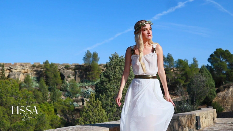 Lissa Brown: Twoja bogini masturbuje się na zewnątrz