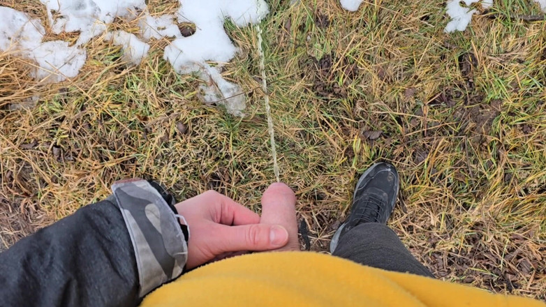 Alpha pee king: A Bit Risky Kencing - Sudut pandangan pertama lelaki luar kencing...