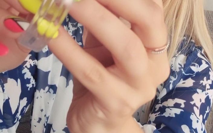 Anna Lynx: 你的女友把你锁在贞带里