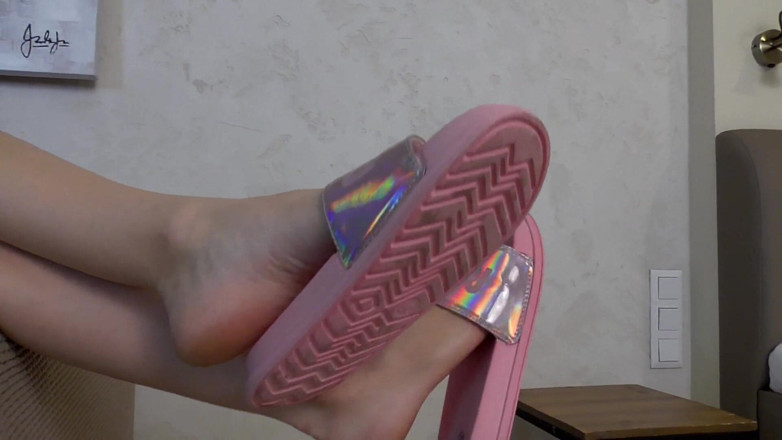 Solo Austria: Princess Kirstin`s dangling with black high heels and sexy pink...