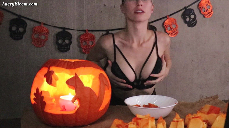 Lacey Bloom: Spielen mit Pumpkin 5:21