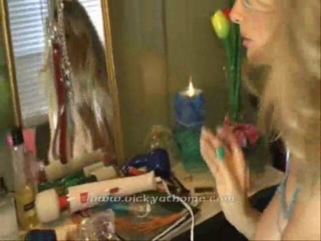 Vicky Vette: Klasické oholení kundičky Vicky Vette
