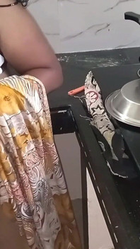telugu bhaabhi ya devar kichan room chudaee ke samay