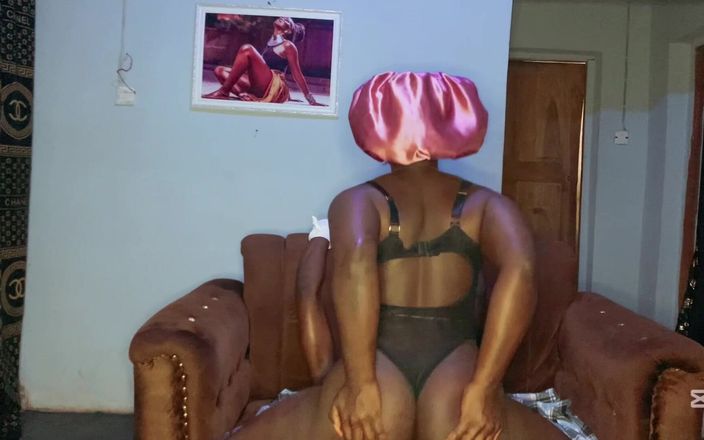 Nastyblackmama: La sorellastra cattiva fa un pompino caldo al fratellastro e...