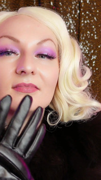 Lederhandschuhe und Pelzfetisch-ASMR-video von Arya Grander