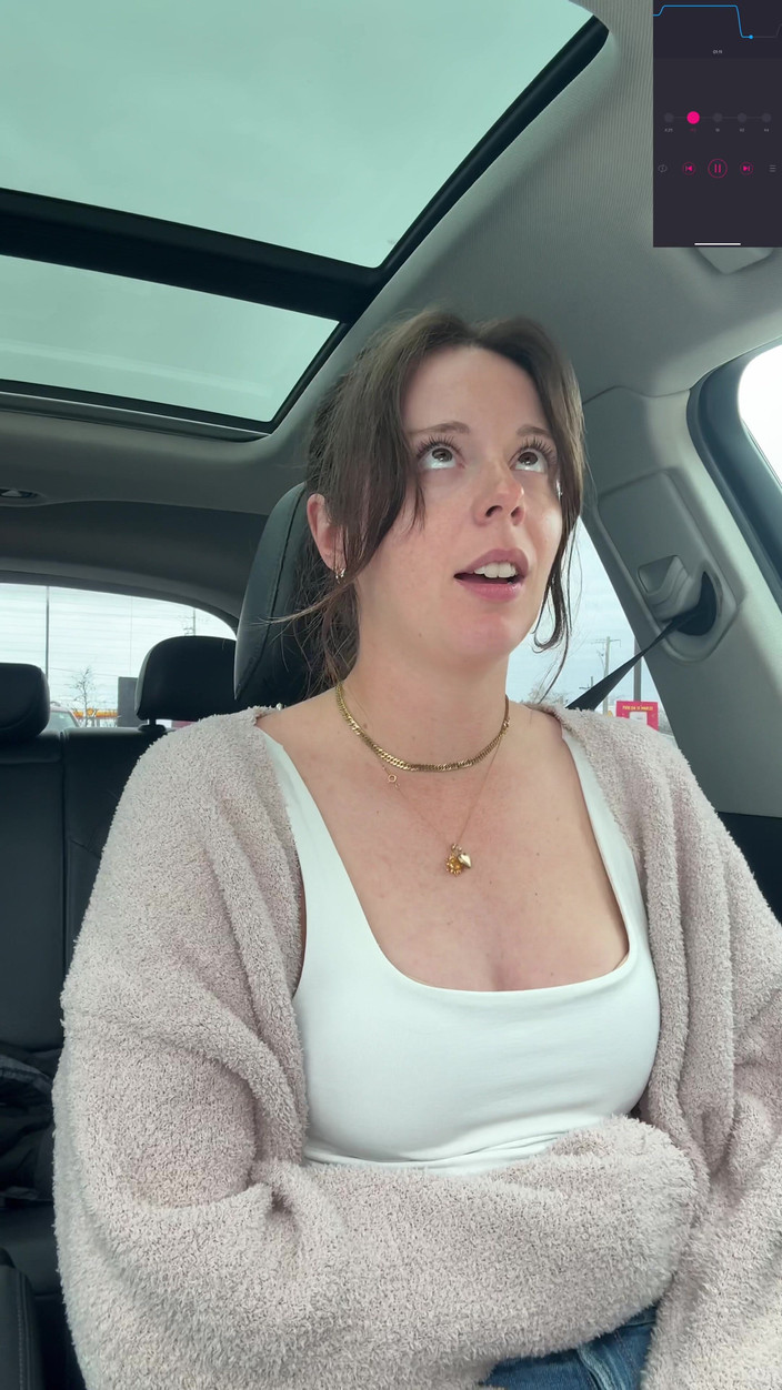 Nadia Foxx: Кончаю в Тим Хортонс Диск втроем!