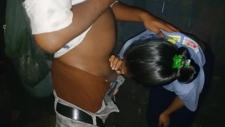 NikiRathod: Prstění, Líbání Za Autem S Divyou - Série Kouření