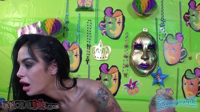 Squirt God: Pissing party with super freak Angelina Valentine!