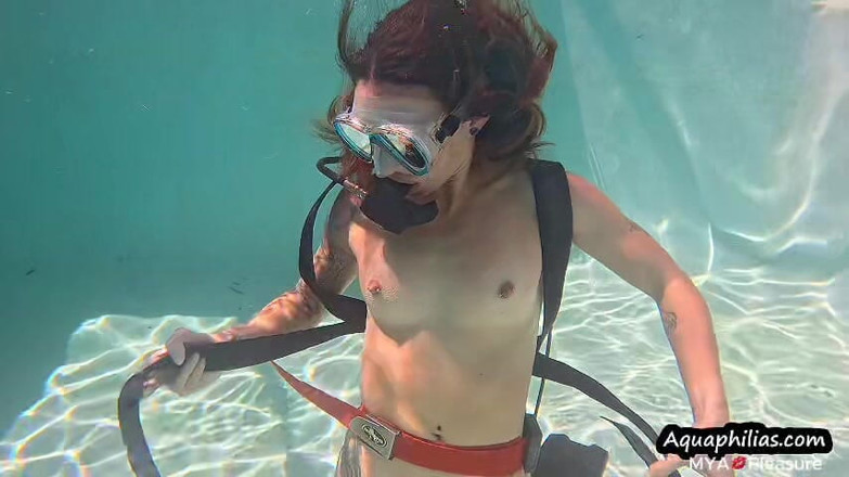 MYA Pleasure: Ma belle-mère musclée se fait fléchir sous la marine