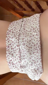 이웃이 설탕 한 컵 사러 우리 집에 왔어요