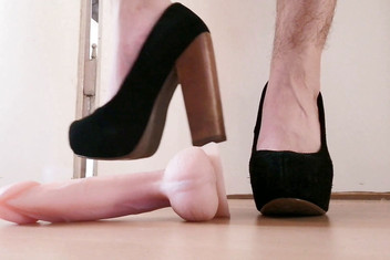 The Antichristrix: Platform CBT kasut tumit tinggi