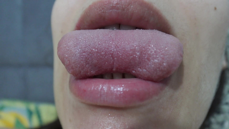 AmayaMori: 혀 페티쉬를 한 후 입과 혀와 이빨을 보여주는 브라질 의붓여친