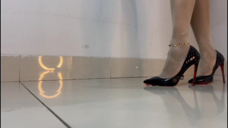 Maeling: Office Tiny Brat esmagada por chefe gigante - Dois