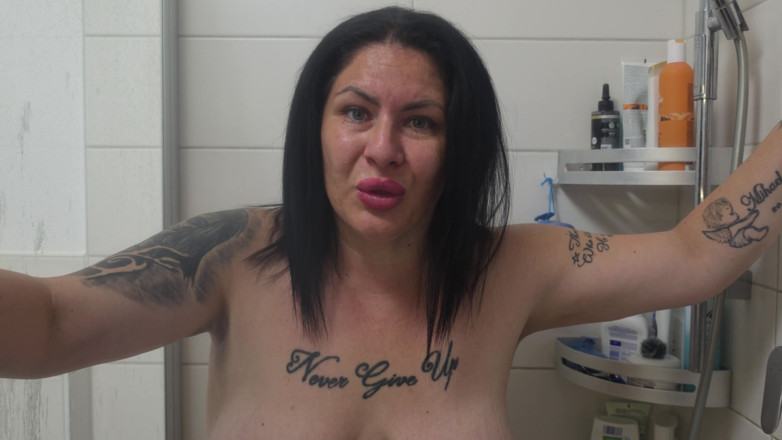 Lady Lena XXX: Apri La Bocca, Piccolo Stronzo / Ingoia La Mia Pipì!