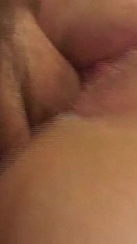 Nechá ho dělat všechno s ním