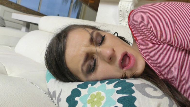 Lethal hardcore videos: Teen Hottie Avery Moon Is Thin and Tight