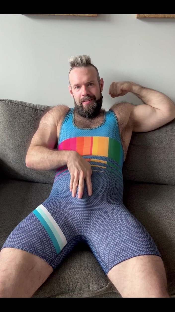 BeefyCanuck: Singlet Saturday: Straps off, Glutes Out, Sweat Dripping