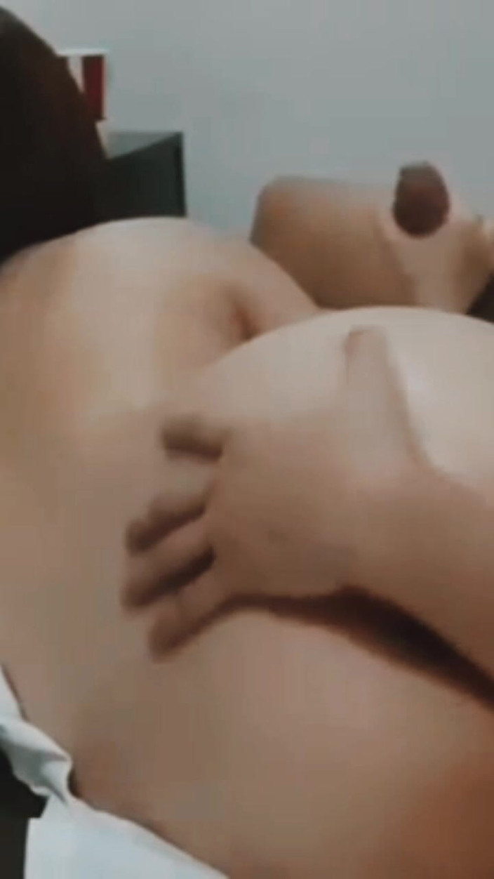 Amazingbeautycum: Komşunun Karısının Poposunu Sallatması Penisini Sperm Sıçratmasına Neden Oldu