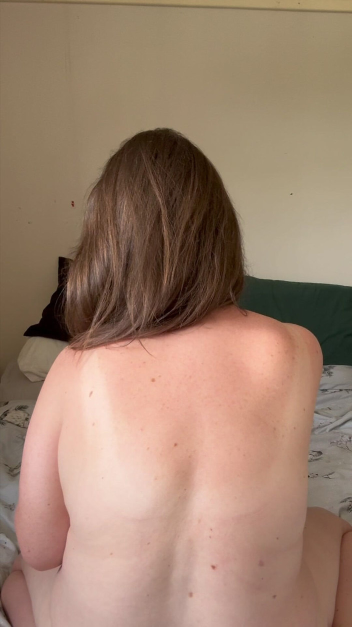 Frequentmasturbation: Curtindo um tempo em casa sozinha na onda de calor
