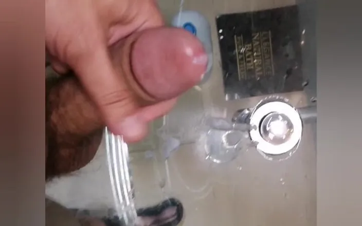 Rafael Torreano: Stripping Naked, Jerking off and Cumming in the Bathroom (with Face)