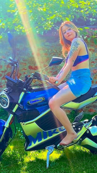 Motocykl cipki pocierać mokre złośliwiec i orgazm
