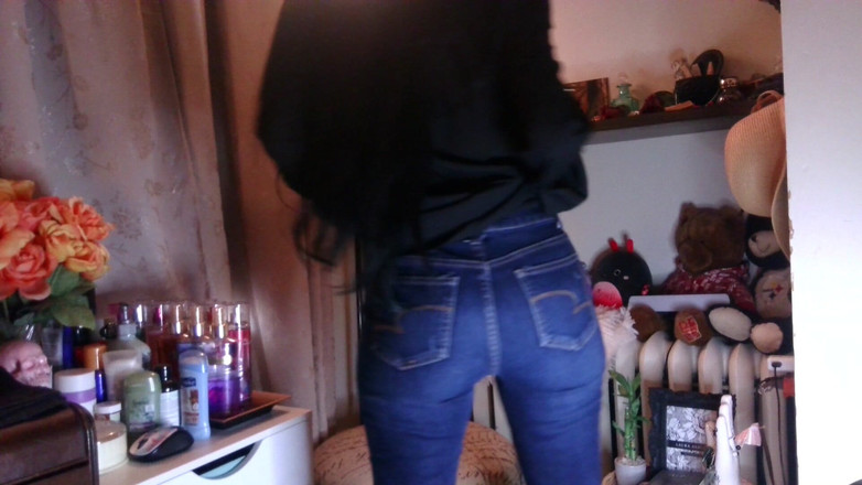 Raven Willow: Il mio culo sembra buono in jeans