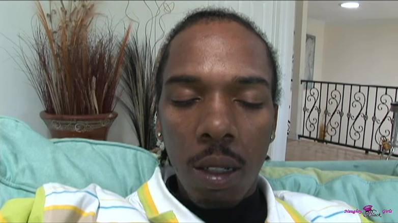 Naughty Black Girls: 그녀의 호기심을 탐닉하고 그녀의 후장 구멍에서 BBC의 힘을 테스트하는 Spry Tia Sweets.