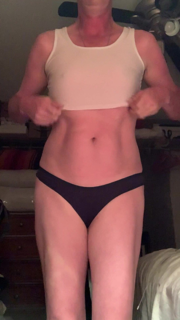 Sissy Michelle MTF: Mature blonde femboy with big ass blowing winkerfish kisses