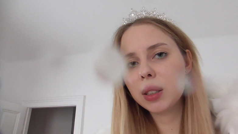 Solo Austria: Vysoká princezna Kelly vám plivne do obličeje a úst