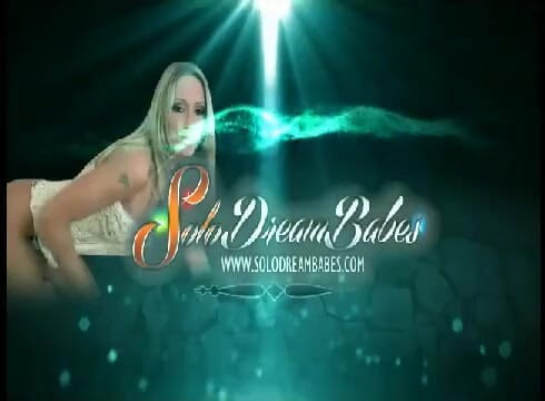 Solo Dream Babes: Brunettbrud som bär höga klackar dildo hennes twat