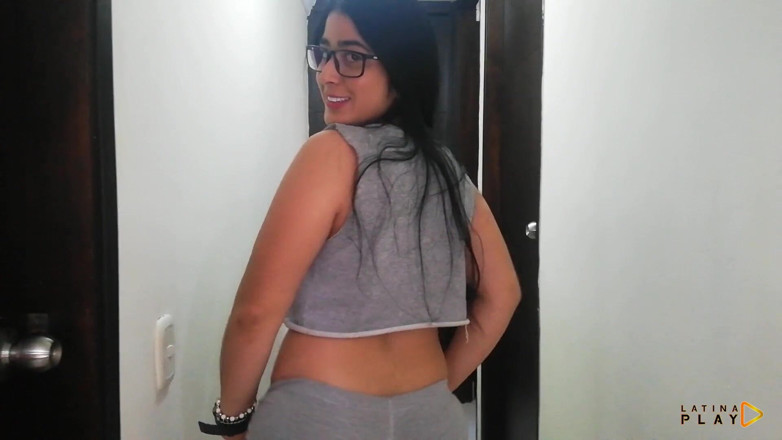 LatinaPlay: ホットなラティーナのティーンは自家製のセックスを愛しています