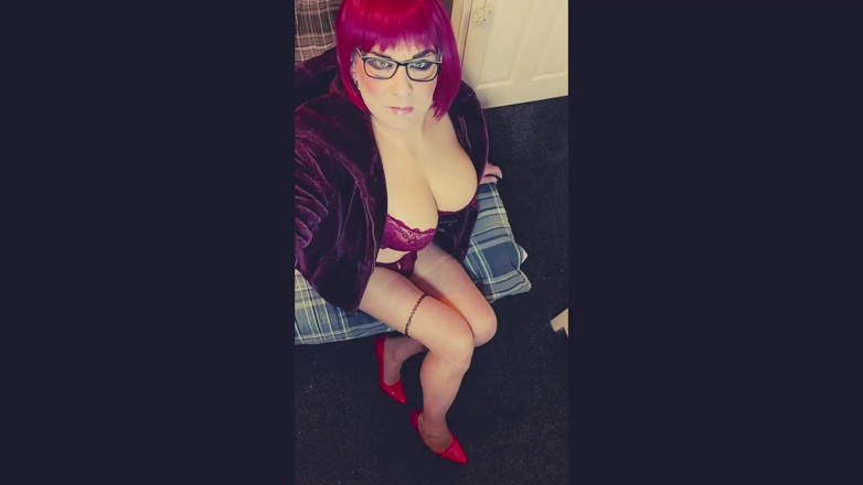 Juniperberi29: Crossdressing latex tits