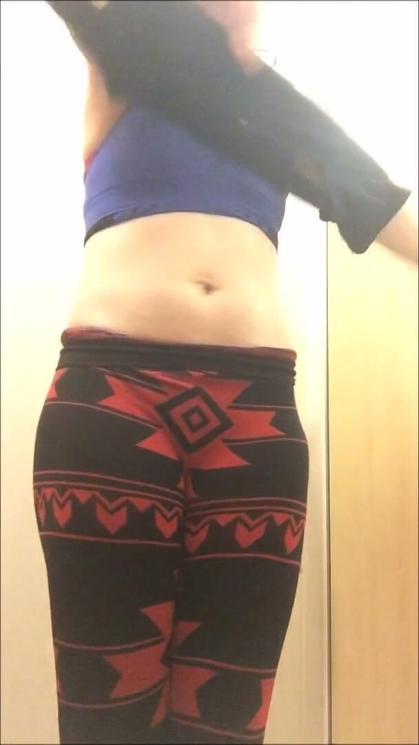 Missellie8: 공공 탈의실 정액
