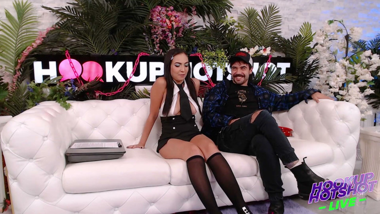 HookUp HotShot-BTS: Bts - mira luv và nade khó chịu