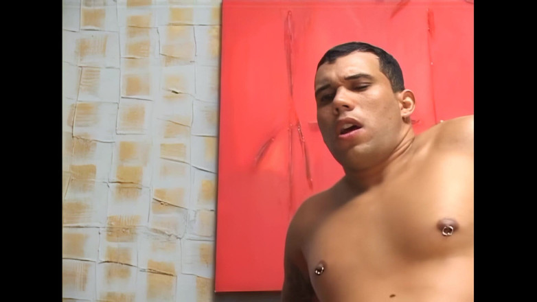 Shemale exstasy: 大きなペニストランス女性が爆発的なフェラチオをする