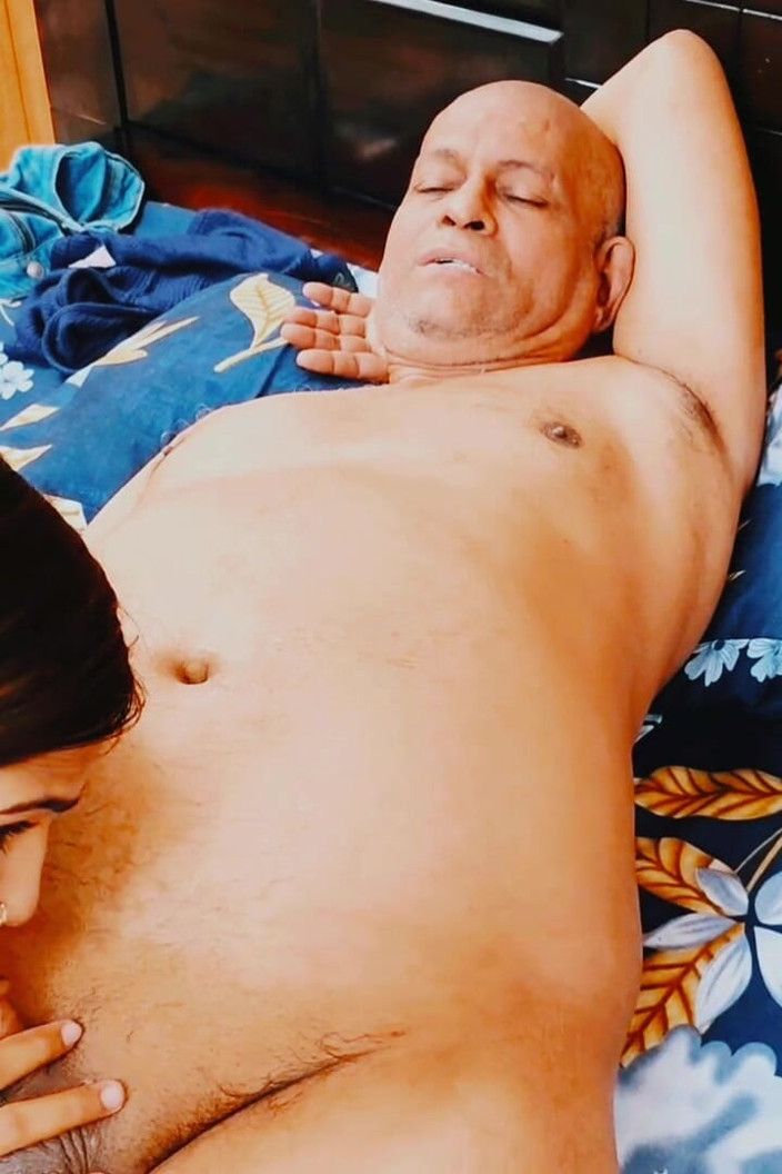Johnn mathew: Jamal去了她的房子，操了sanjana，把水塞进她的阴户并舔了她的阴户