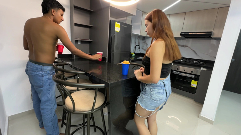 LILY_PUP: Vedo che la mia sexy sorellastra rossa è annoiata, ti propongo...