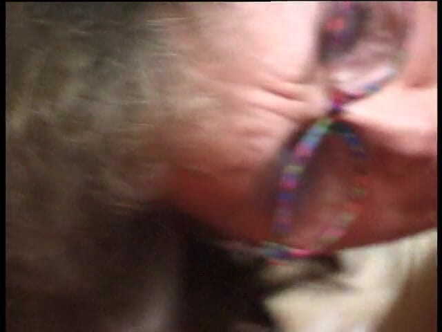 Xfucks: ストッキングを着たSpex gilfが彼女の毛の商品を犯される