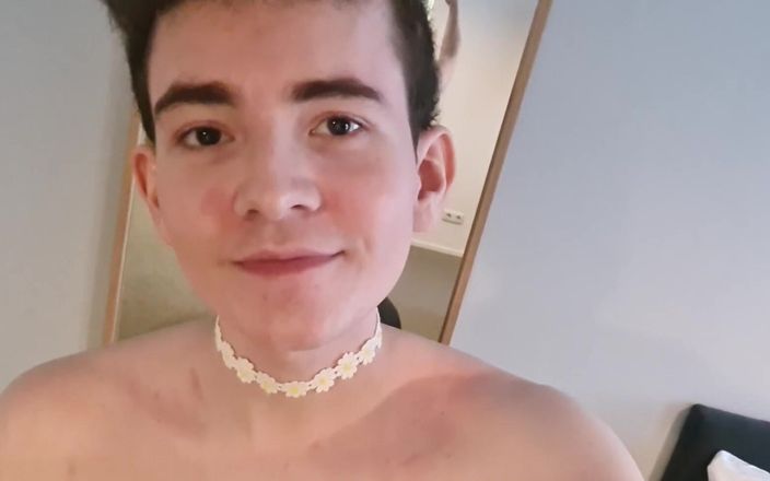 Prettyboi2000x: Первое видео многих! Я обожаю этого Чокера Хаха, маленького цветочного мальчика... Скажи мне, что ты хотел бы сделать со мной и моей бледной жопой...
