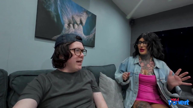 Nerd Pervert: Pixie Peach - жадає сперми