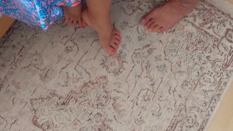 Selena701: Krásná blondýna a dospělá manželka si užívá sex v šatech