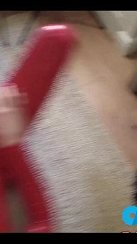 Klassische britney spears, aber mit einem schwanz zwischen ihren beinen