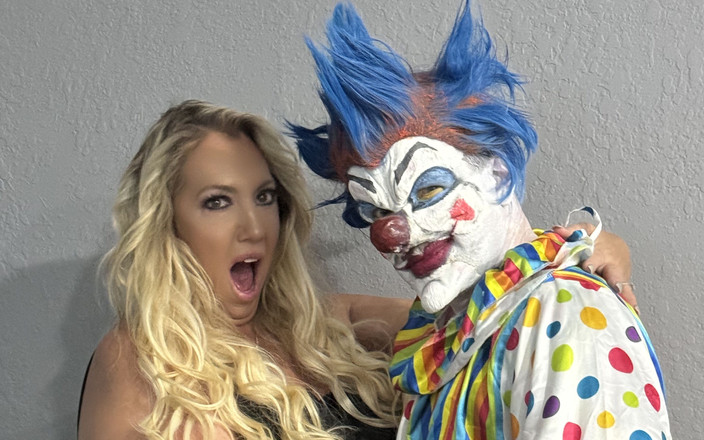 Venus Rising_Hotwife: Klownz - une parodie porno