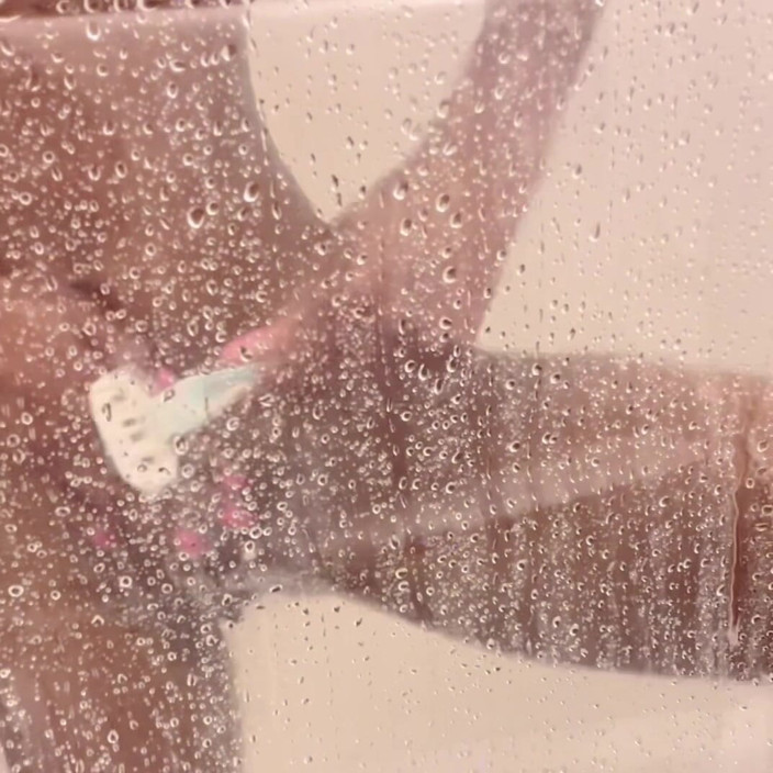 Emilycreams1: Shaving in the Shower
