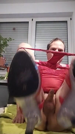 Showmaster: Jerk off and cum in red outfit