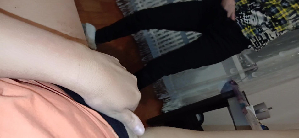 Lesbian-candys: Tajně masturbujeme v noci, aby nás naši rodiče nechytili