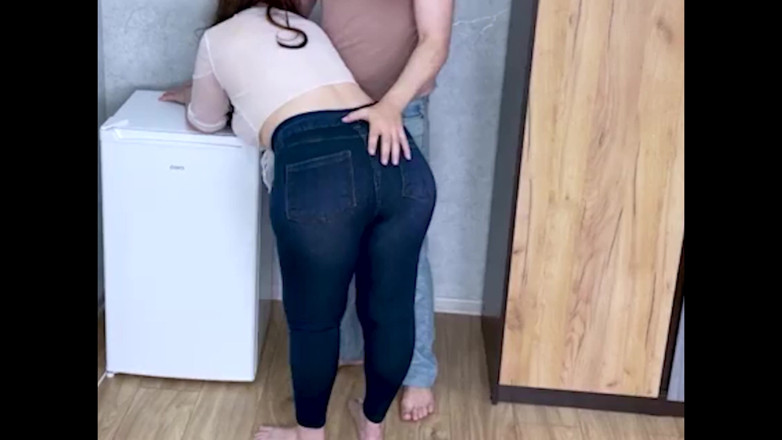 Tanja Tachee: Turun seluar jeans dan masuk ke dalam lubang