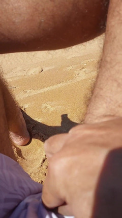 Ladysilvas: Ladysilva Exibindo Meu Pau Na Praia